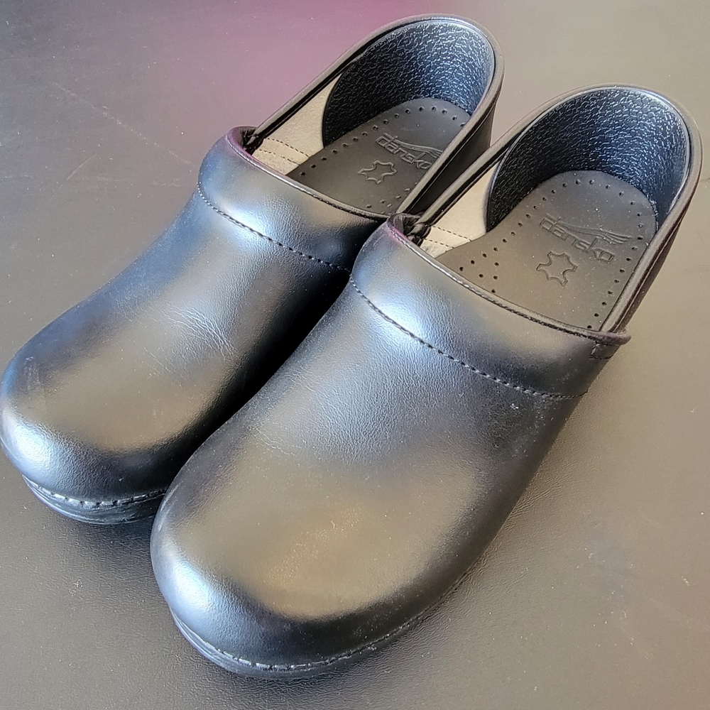 Dansko size 39 black professional clogs